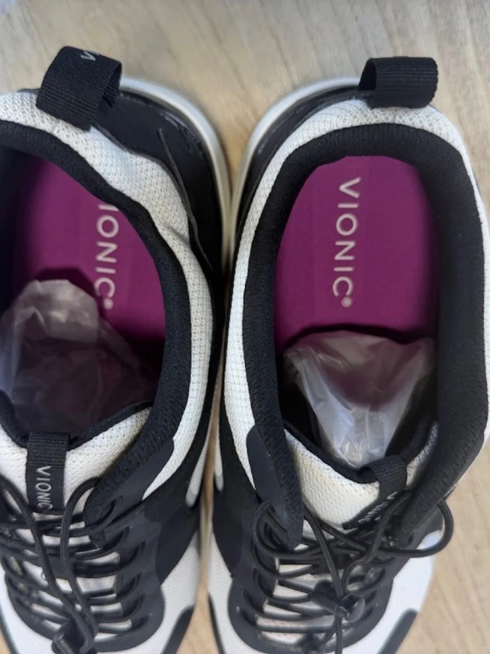 Vionic Womens 11 Athletic Walking Sneakers Black White Mesh NWT